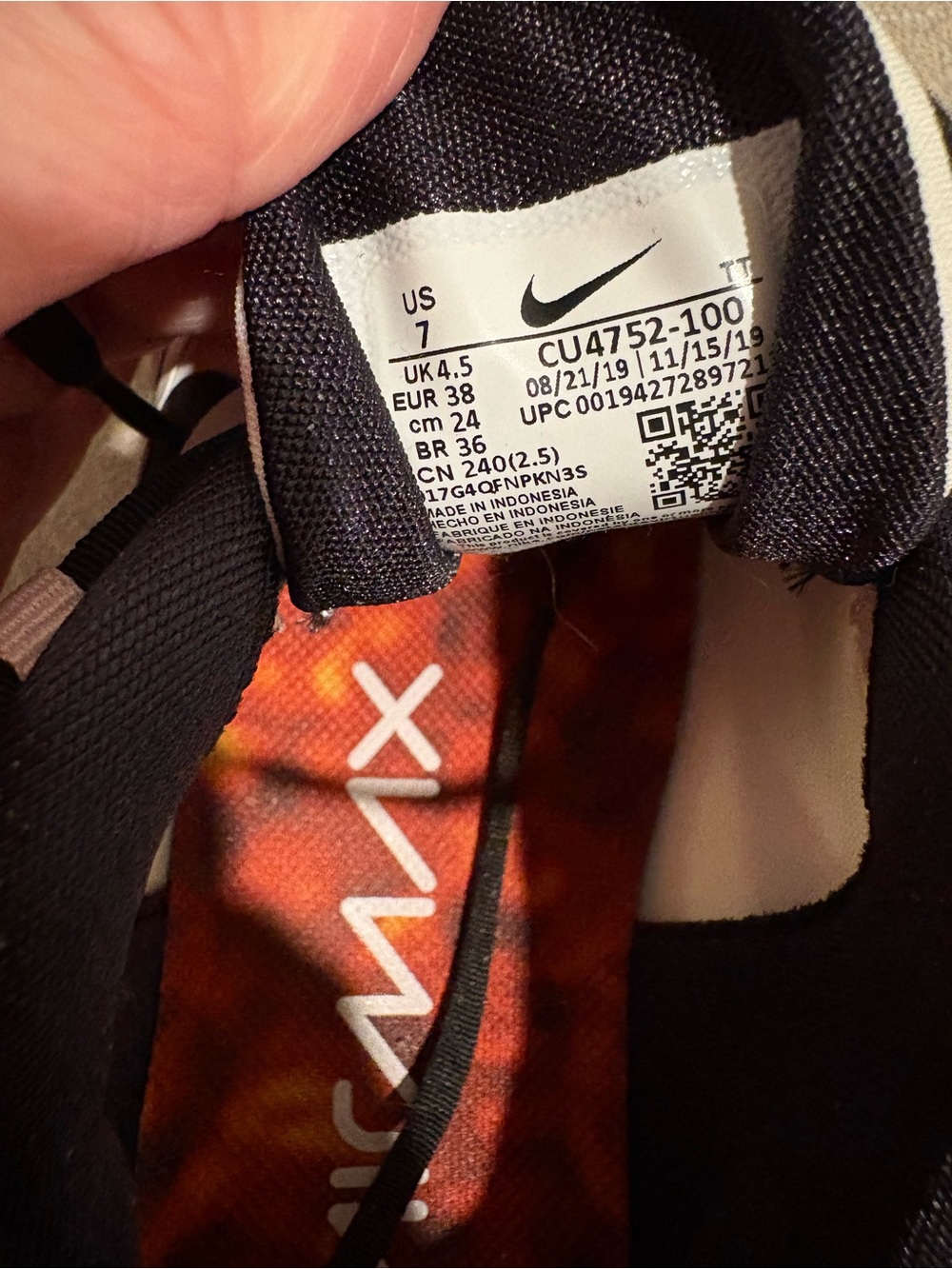 Nike Air270 React White Black with Rose Metallic Accents - Picture 4 of 4